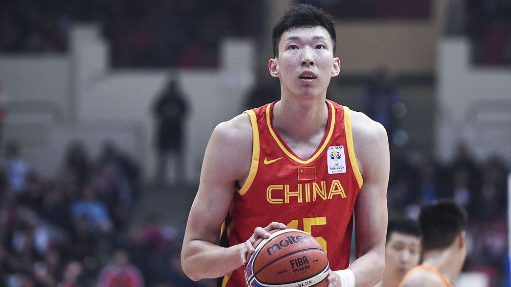 除了吴宇森擅长的枪战戏，影片中汽车爆炸、飞车追逐、摩托艇大战、摩托车追杀等大场面同样极具视觉冲击力，而此次《追捕》推出的4DX版本，又给影片增加了许多新鲜感，为观众带来了别样的观影体验